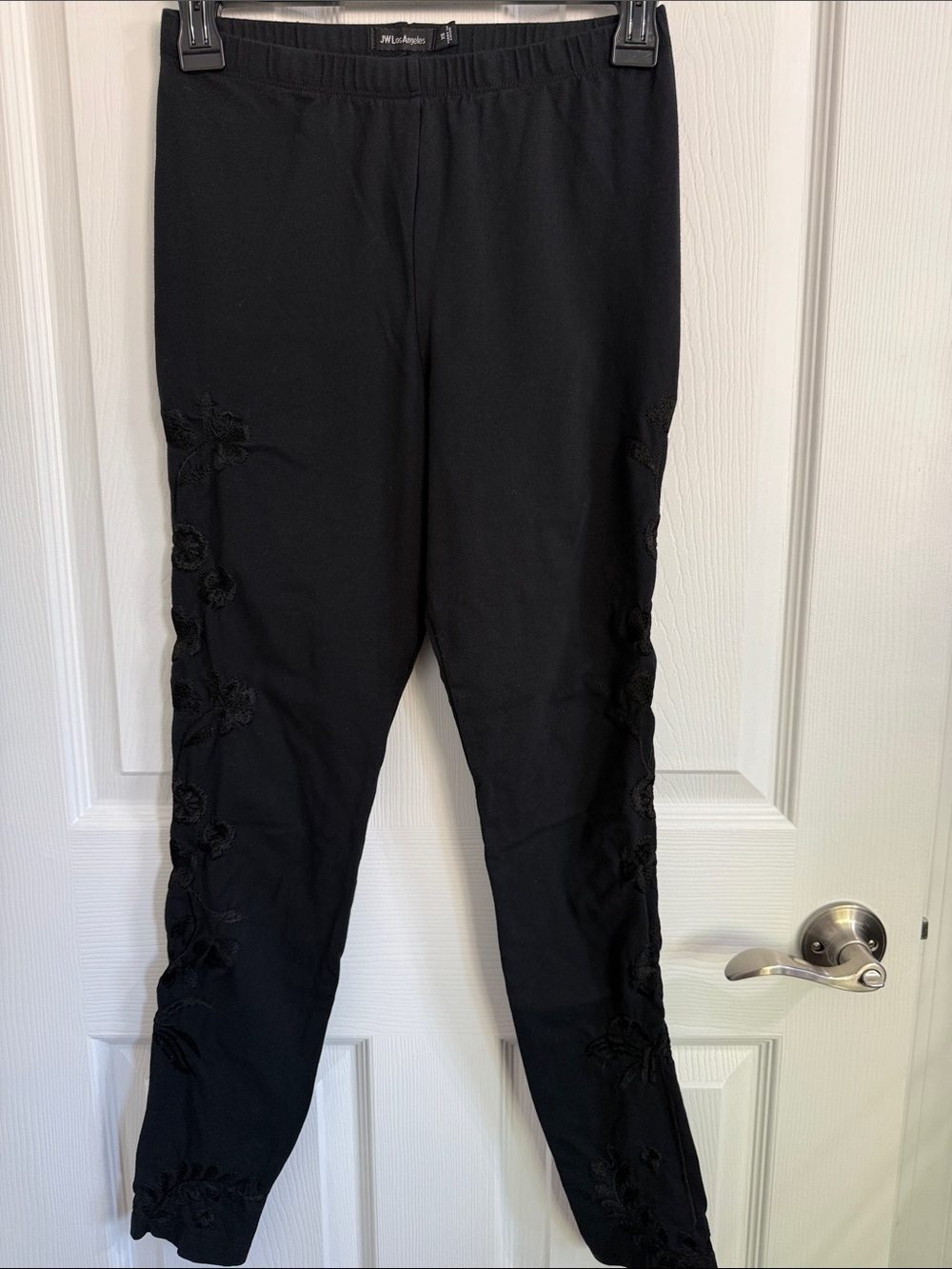 JWLA Black Emboidered Side Detail Leggings, SZ XS. In perfect condition.